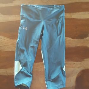 Under armour compression Capri leggings size lg